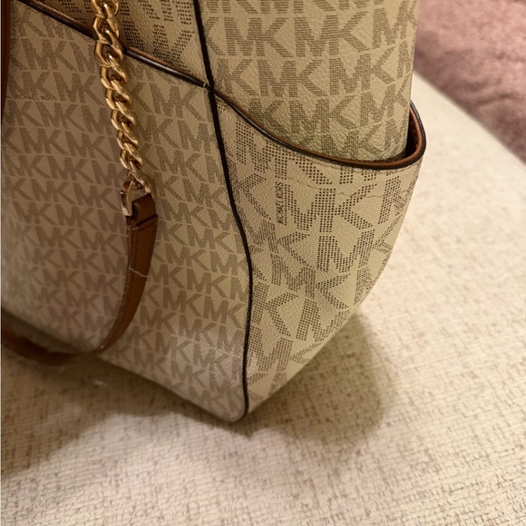 Michael Kors Cream and Gold Shoulder Bag - Picture 12 of 15